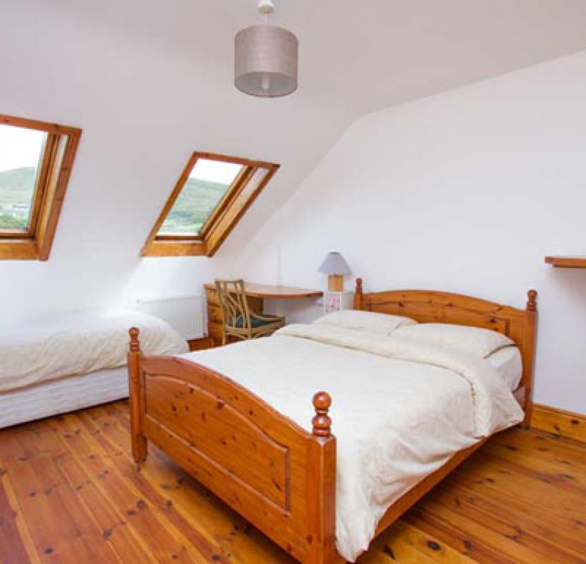 bedroom rainbow hostel Dingle Peninsula